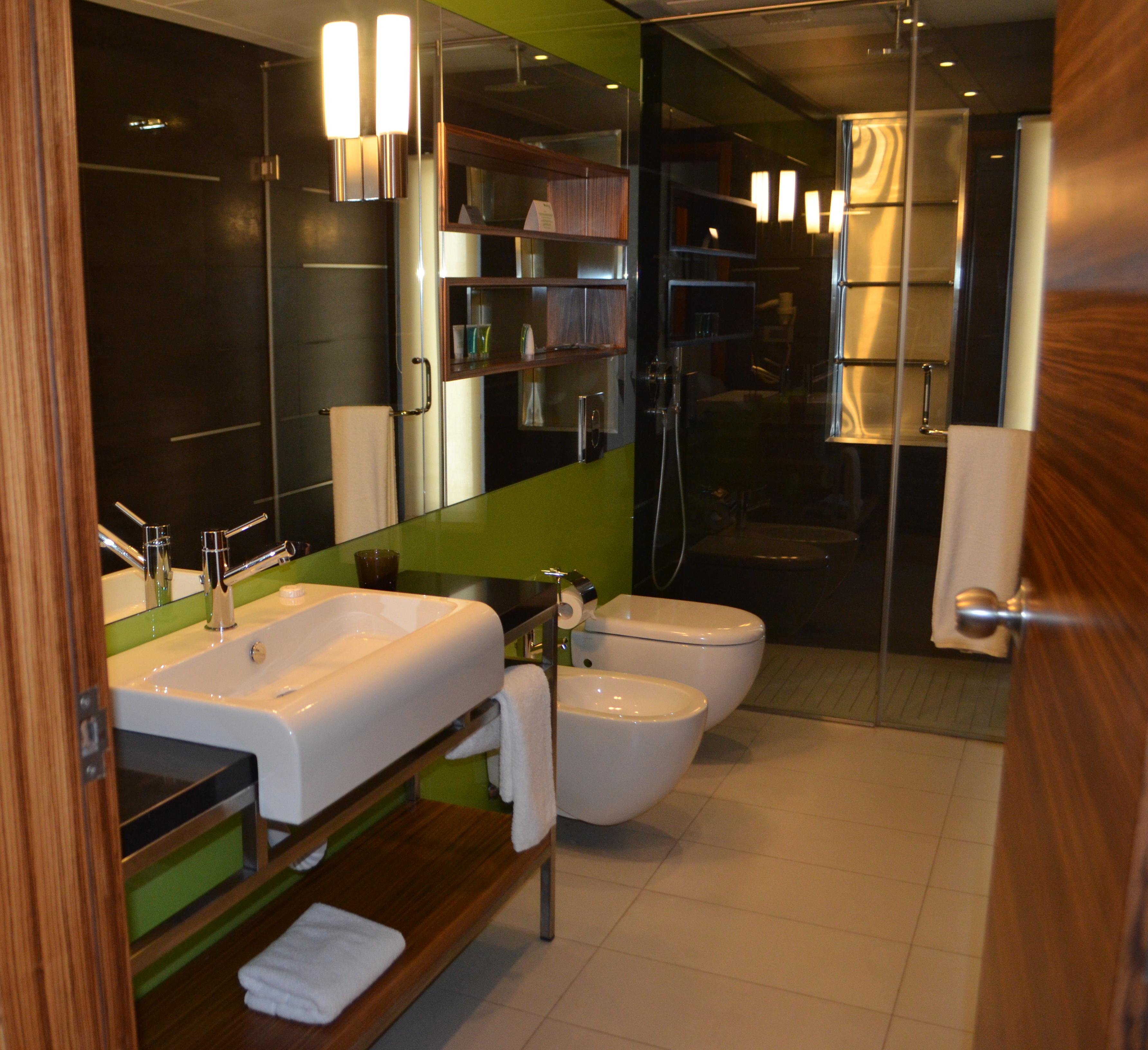 Warwick Stone 55 Hotel Beiroet Buitenkant foto