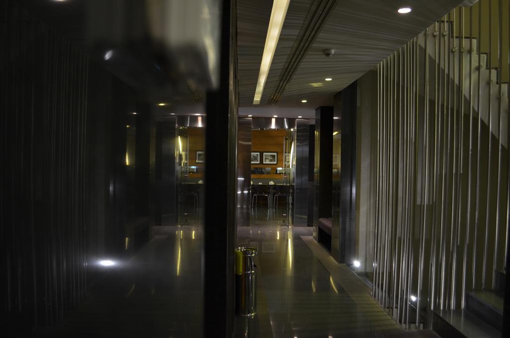 Warwick Stone 55 Hotel Beiroet Buitenkant foto
