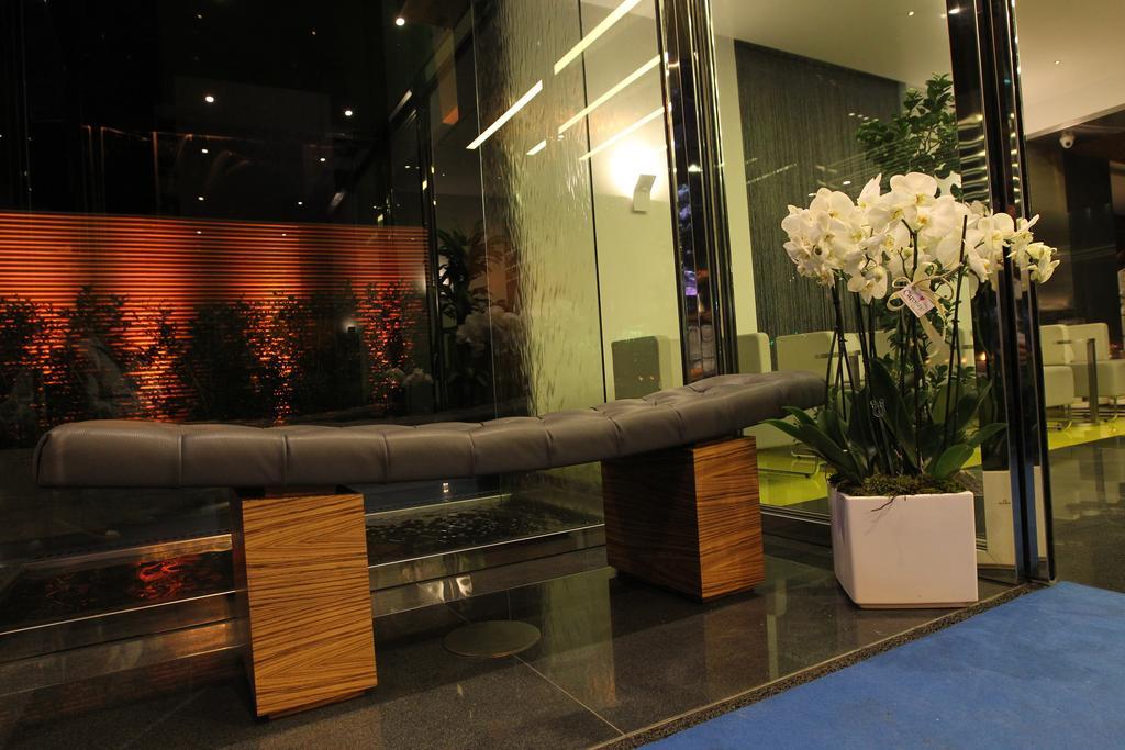 Warwick Stone 55 Hotel Beiroet Buitenkant foto