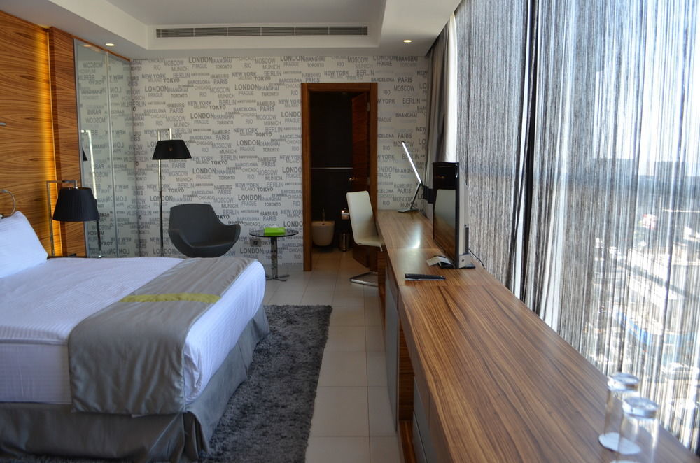 Warwick Stone 55 Hotel Beiroet Buitenkant foto