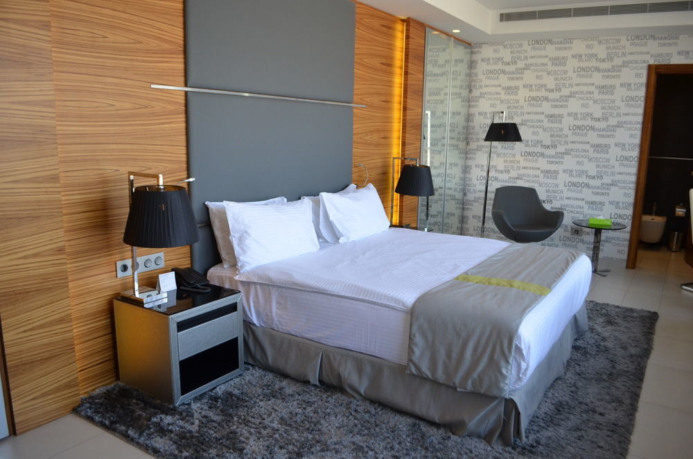 Warwick Stone 55 Hotel Beiroet Buitenkant foto
