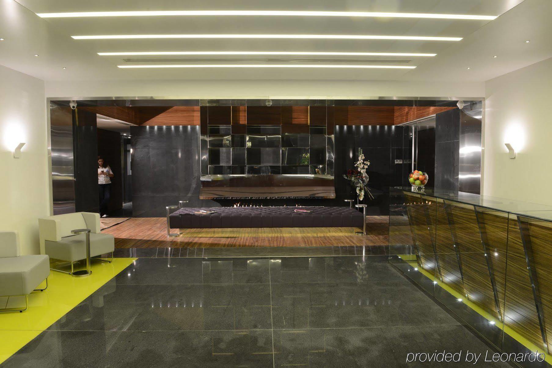 Warwick Stone 55 Hotel Beiroet Buitenkant foto