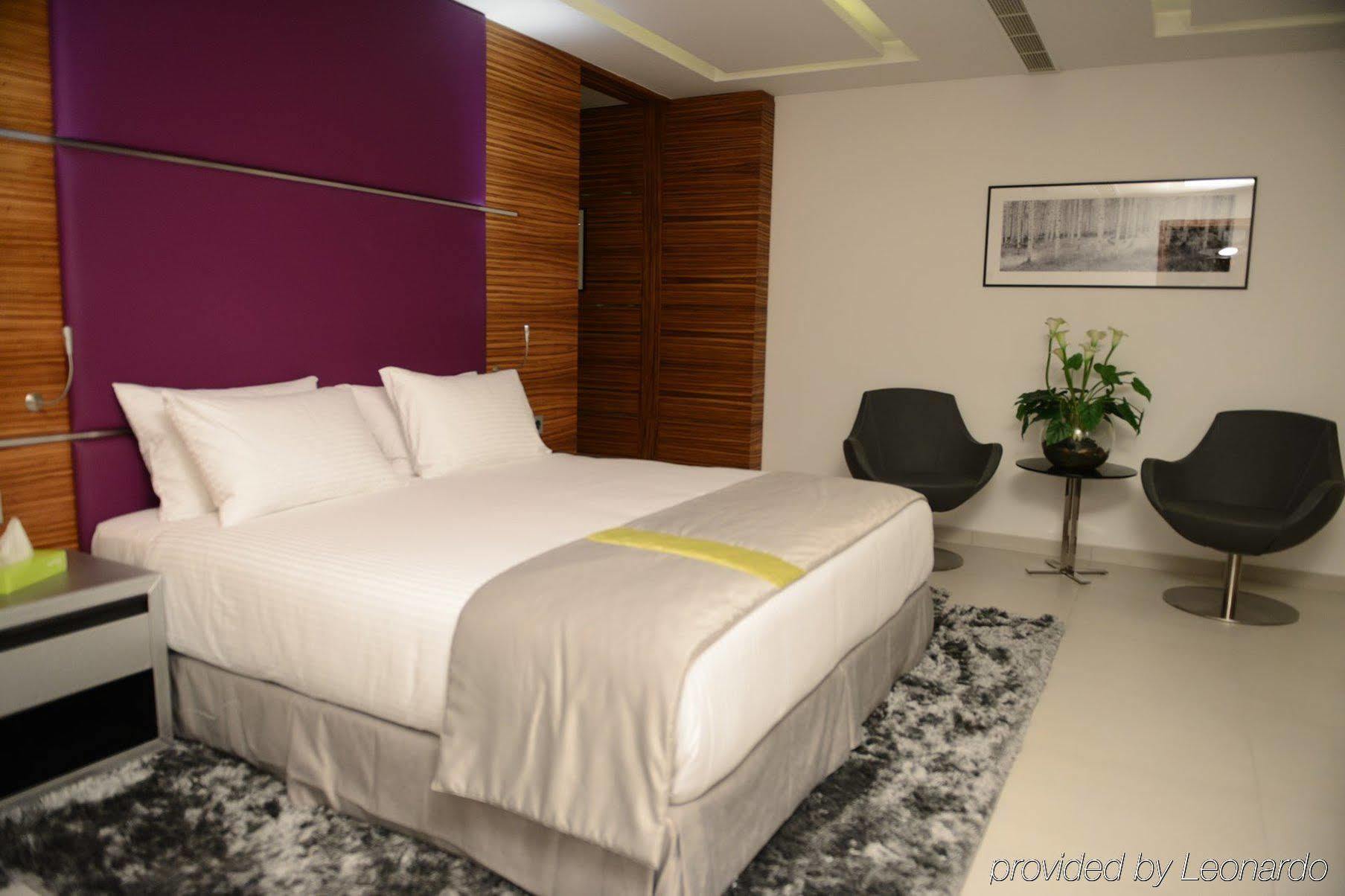 Warwick Stone 55 Hotel Beiroet Buitenkant foto