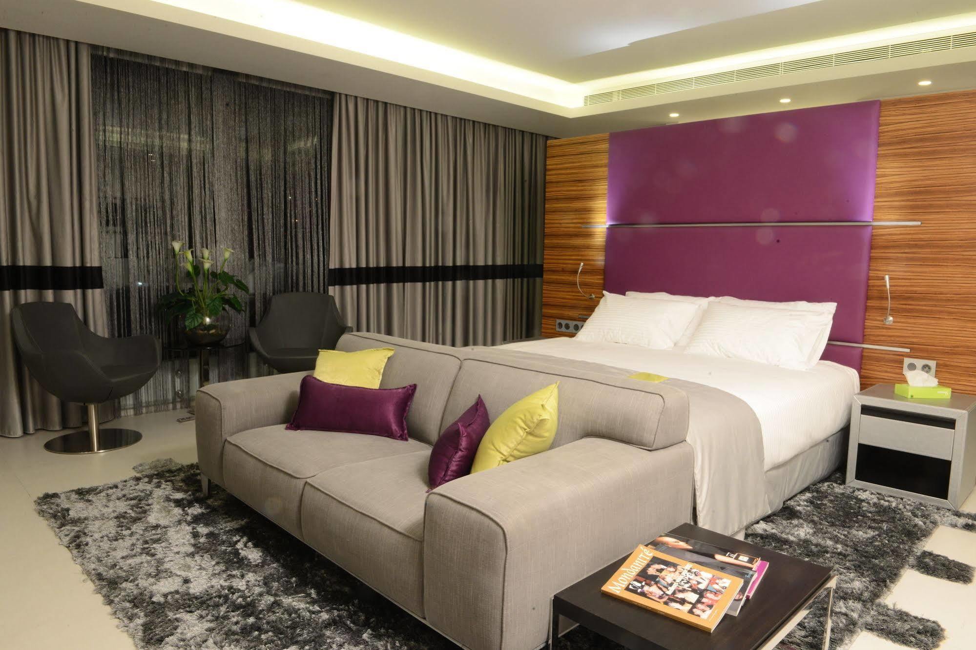 Warwick Stone 55 Hotel Beiroet Buitenkant foto